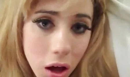 黄Bustyレズビアンmilf 巨乳 着衣 揉み