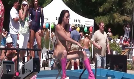 大きなおっぱいバウンシングと自然を歩: 爆乳 動画 サンプル